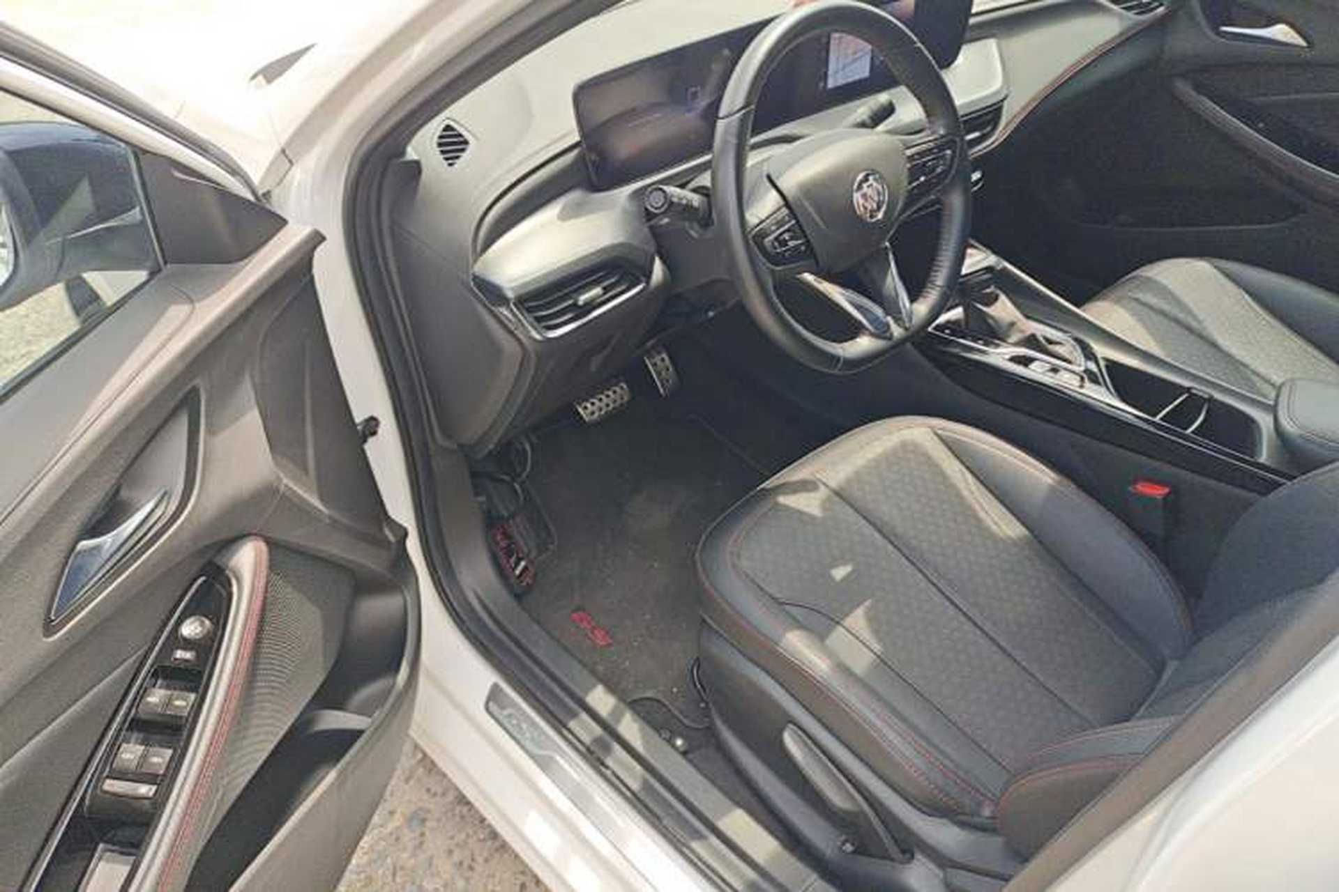 Used Buick Verano 2023 Pro GS Hunter Wind Edition Driver Seat