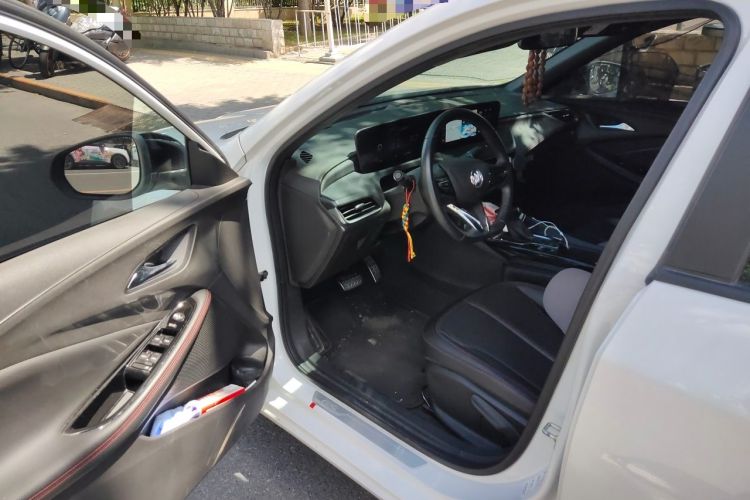 Used Buick Verano 2023 Pro GS Hunter Wind Edition Driver Seat