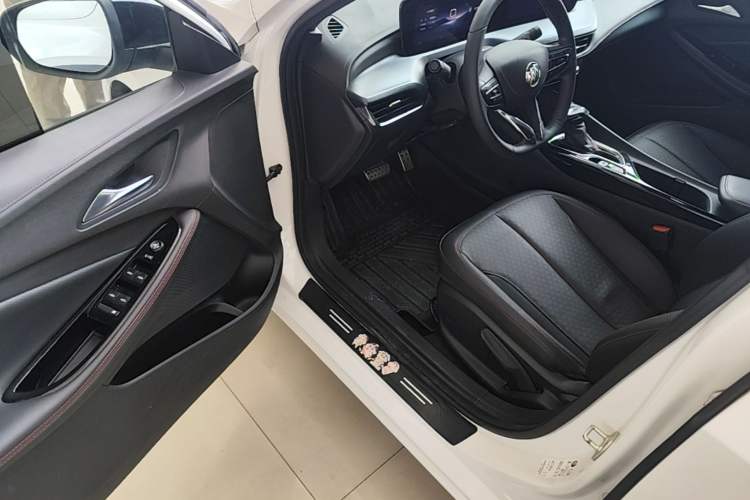 Used Buick Verano 2023 Pro GS Hunter Wind Edition Driver Seat