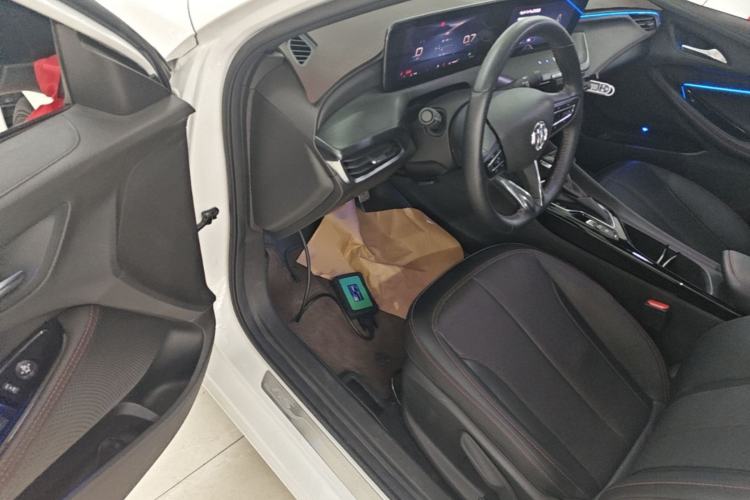 Used Buick Verano 2023 Pro GS Hunter Wind Edition Driver Seat