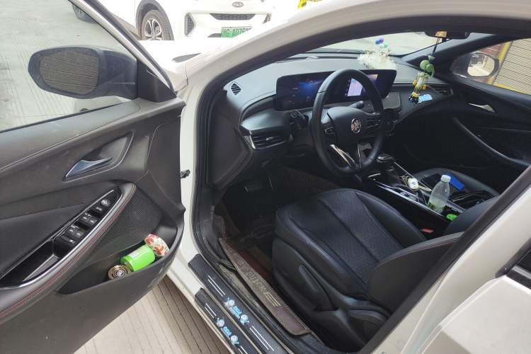 Used Buick Verano 2023 Pro GS Hunter Wind Edition Driver Seat