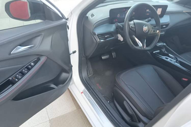 Used Buick Verano 2023 Pro GS Hunter Wind Edition Driver Seat