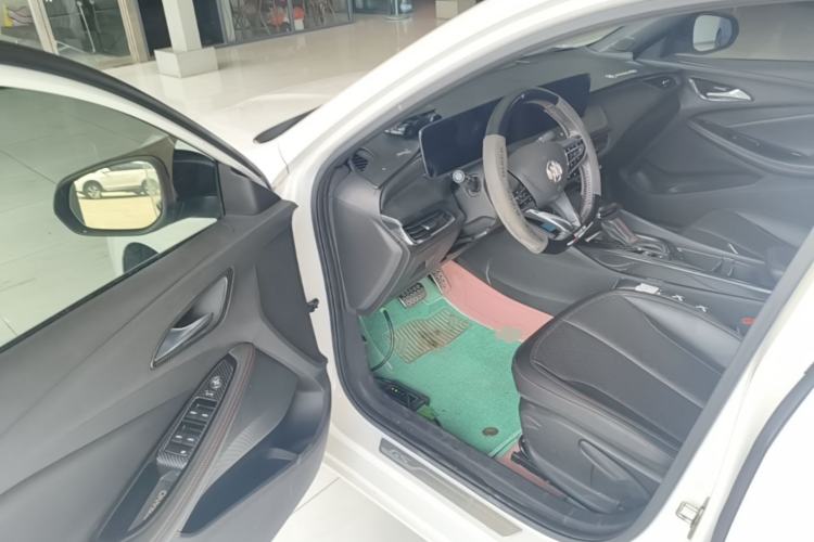 Used Buick Verano 2023 Pro GS Hunter Wind Edition Driver Seat