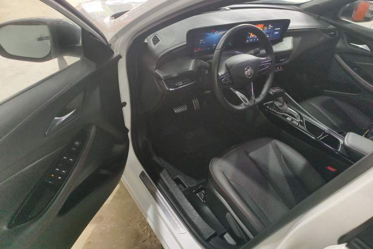 Used Buick Verano 2023 Pro GS Hunter Wind Edition Driver Seat