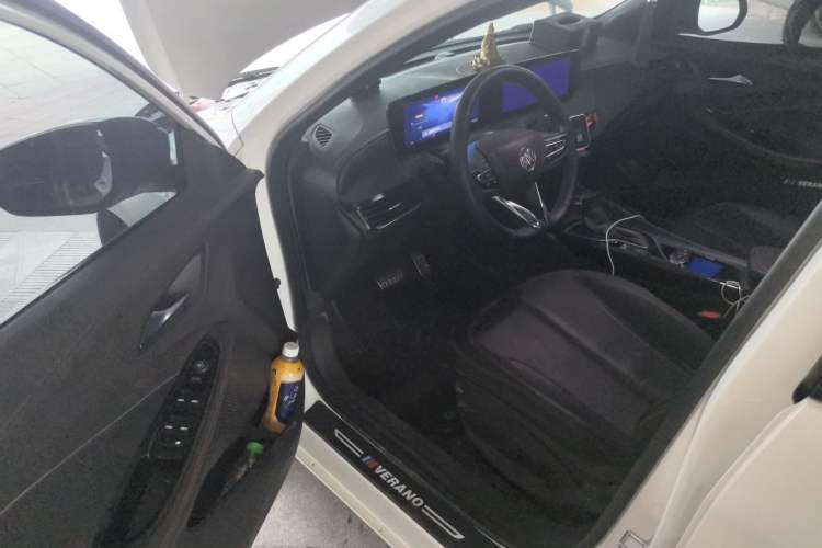 Used Buick Verano 2023 Pro GS Hunter Wind Edition Driver Seat