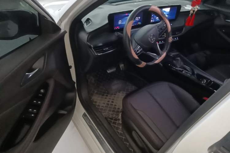 Used Buick Verano 2023 Pro GS Hunter Wind Edition Driver Seat