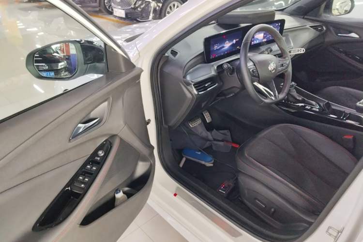 Used Buick Verano 2023 Pro GS Swift Edition Driver Seat