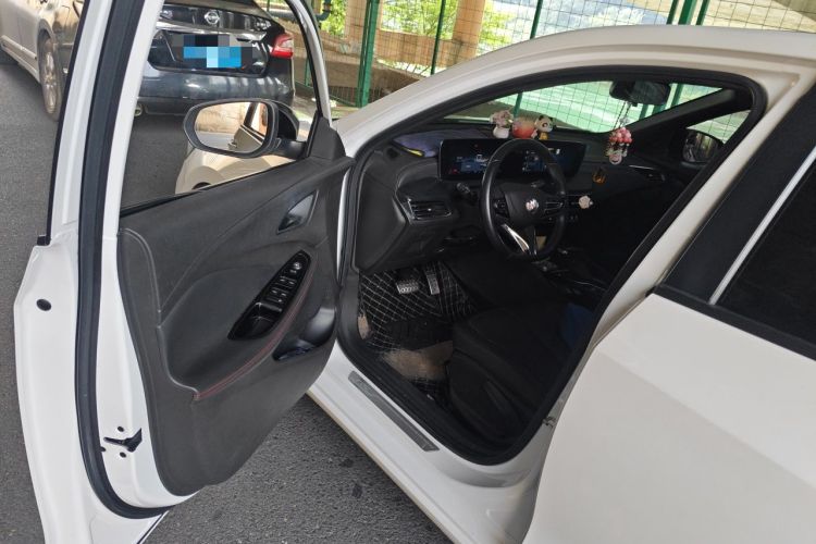 Used Buick Verano 2023 Pro GS Hunter Wind Edition Driver Seat