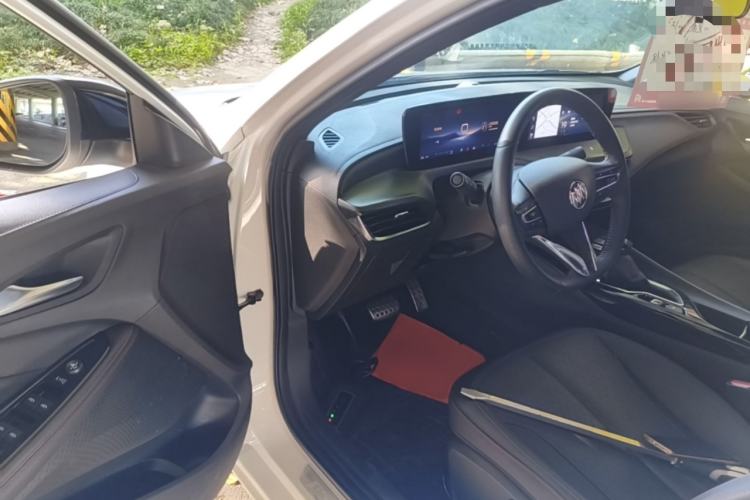 Used Buick Verano 2023 Pro GS Hunter Wind Edition Driver Seat