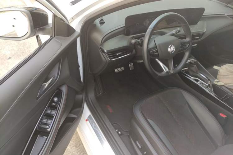 Used Buick Verano 2023 Pro GS Swift Edition Driver Seat