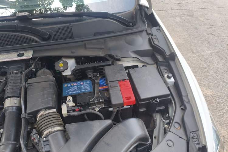Used Buick Verano 2023 Pro Enjoyment Edition Engine Bay Left