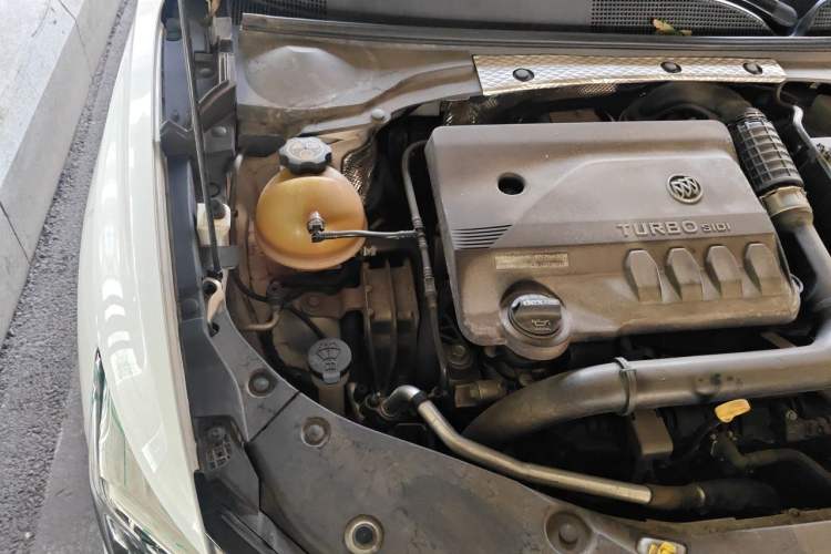 Used Buick Verano 2023 Pro GS Hunter Wind Edition Engine Bay Right