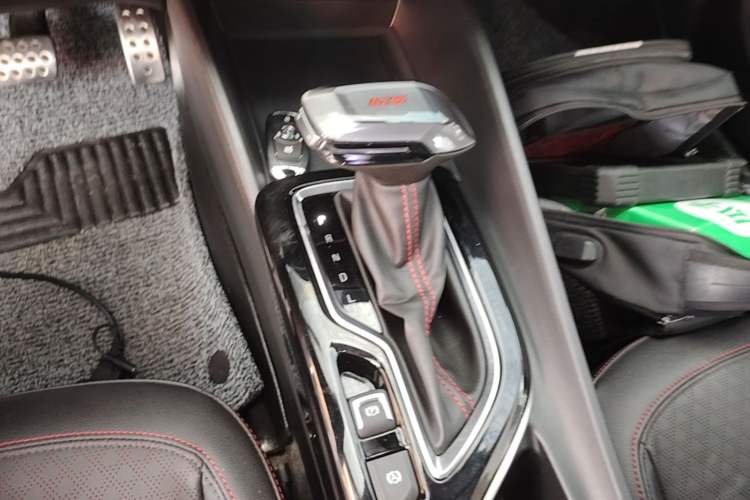 Used Buick Verano 2023 Pro GS Hunter Wind Edition Gear Lever