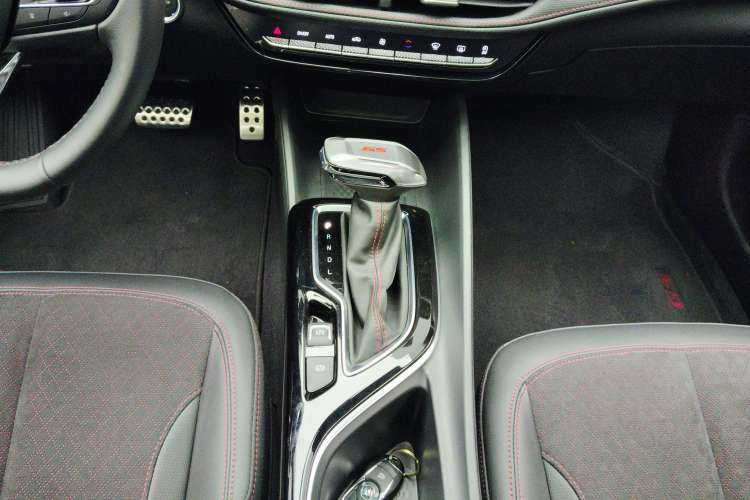 Used Buick Verano 2023 Pro GS Swift Edition Gear Lever