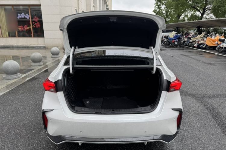 Used Buick Verano 2023 Pro GS Hunter Wind Edition Interior 10