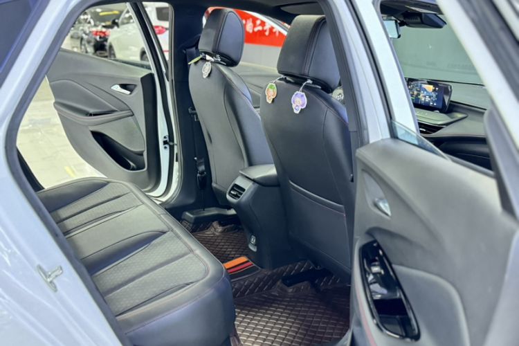 Used Buick Verano 2023 Pro GS Hunter Wind Edition Interior 4