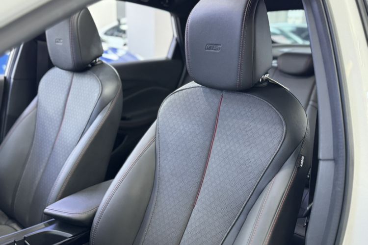 Used Buick Verano 2023 Pro GS Hunter Wind Edition Interior 6