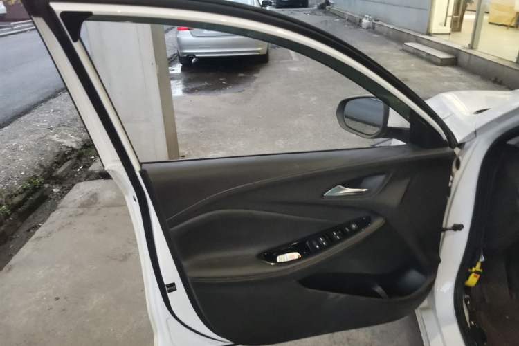 Used Buick Verano 2023 Pro Enjoyment Edition Left Front Door Interior