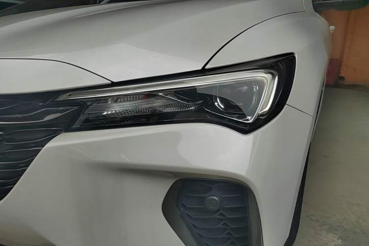Used Buick Verano 2023 Pro GS Hunter Wind Edition Left Front Headlight