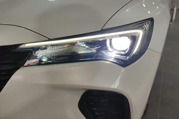 Used Buick Verano 2023 Pro GS Hunter Wind Edition Left Front Headlight