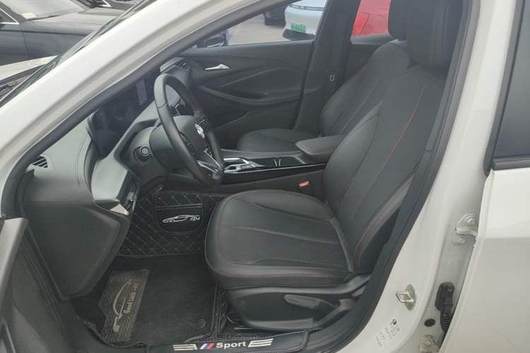 Used Buick Verano 2023 Pro GS Hunter Wind Edition Left Front Seat