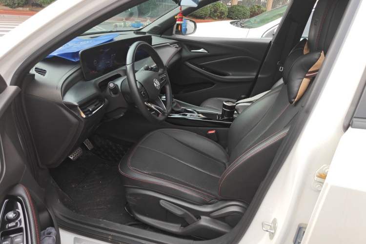 Used Buick Verano 2023 Pro GS Hunter Wind Edition Left Front Seat