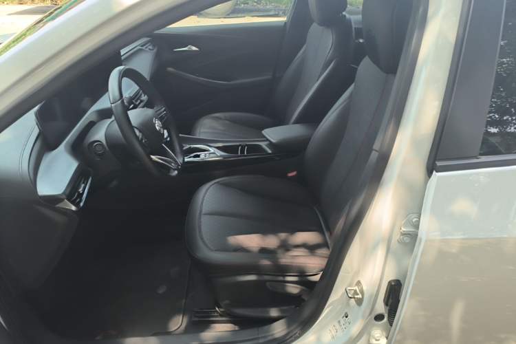 Used Buick Verano 2023 Pro GS Hunter Wind Edition Left Front Seat
