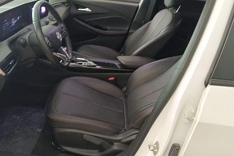 Used Buick Verano 2023 Pro GS Hunter Wind Edition Left Front Seat
