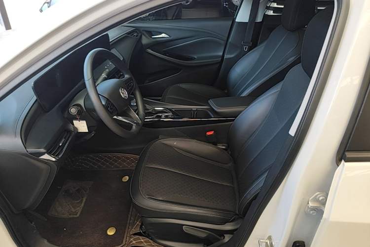 Used Buick Verano 2023 Pro Enjoyment Edition Left Front Seat