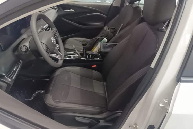 Used Buick Verano 2023 Pro Enjoyment Edition Left Front Seat