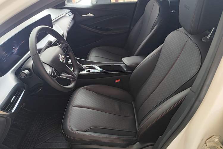 Used Buick Verano 2023 Pro GS Hunter Wind Edition Left Front Seat