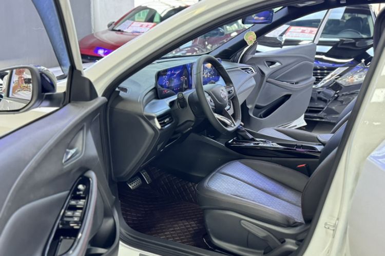 Used Buick Verano 2023 Pro GS Hunter Wind Edition Left Front Seat
