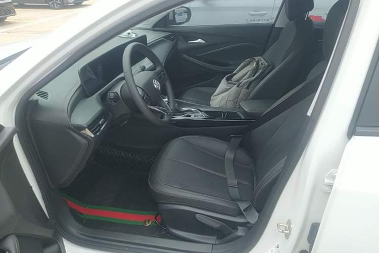 Used Buick Verano 2023 Pro Enjoyment Edition Left Front Seat
