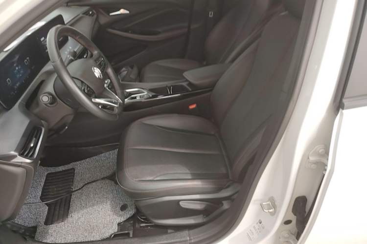 Used Buick Verano 2023 Pro GS Hunter Wind Edition Left Front Seat