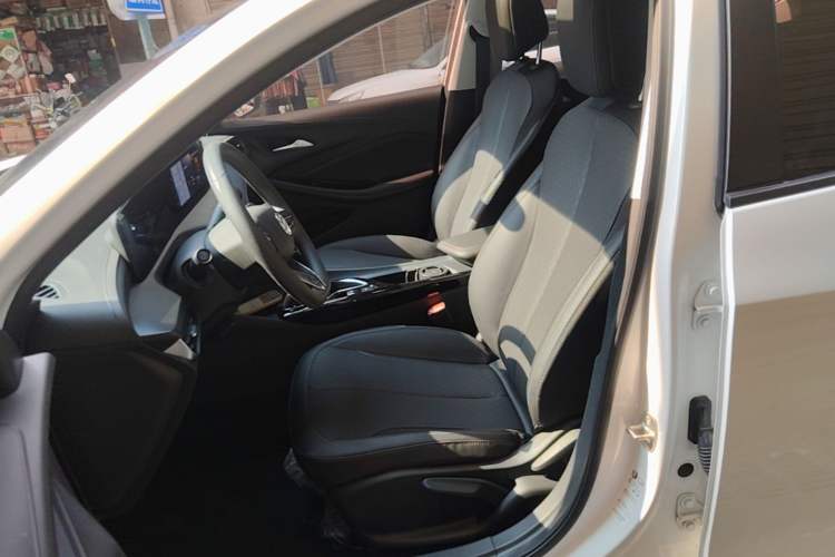 Used Buick Verano 2023 Pro Enjoyment Edition Left Front Seat