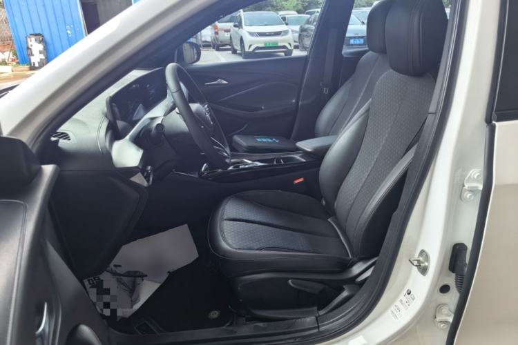 Used Buick Verano 2023 Pro GS Hunter Wind Edition Left Front Seat