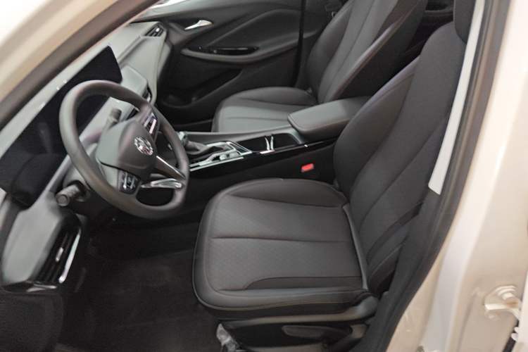 Used Buick Verano 2023 Pro Enjoyment Edition Left Front Seat