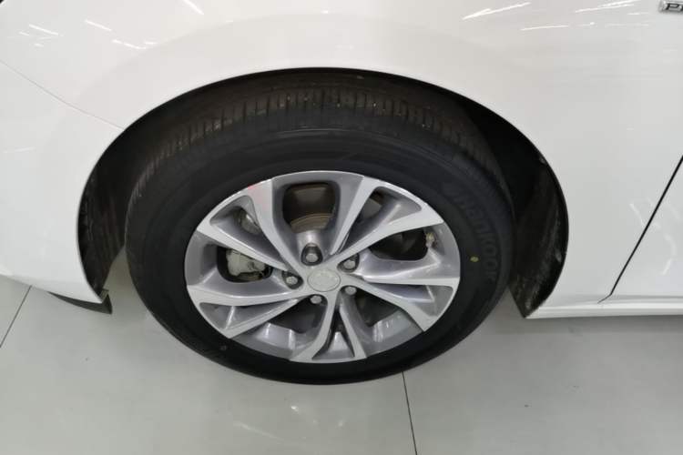 Used Buick Verano 2023 Pro Enjoyment Edition Left Front Wheel Hub