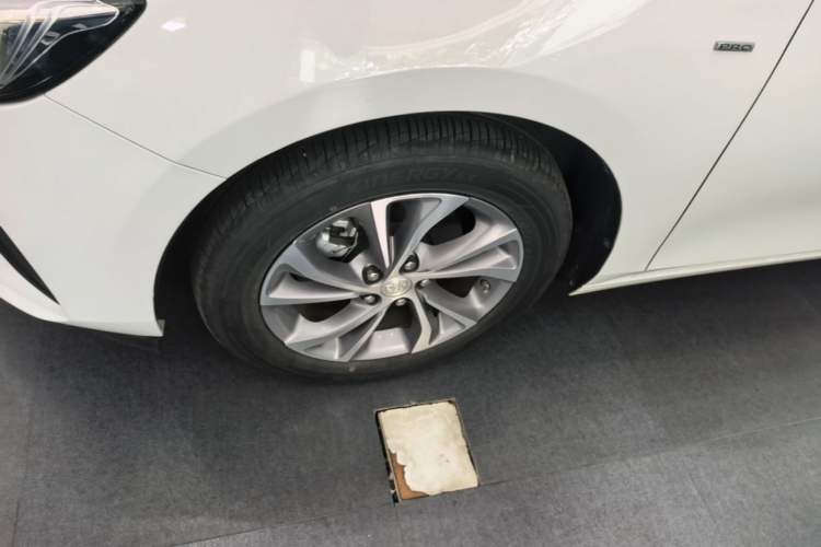 Used Buick Verano 2023 Pro Enjoyment Edition Left Front Wheel Hub