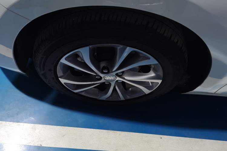 Used Buick Verano 2023 Pro Enjoyment Edition Left Front Wheel Hub