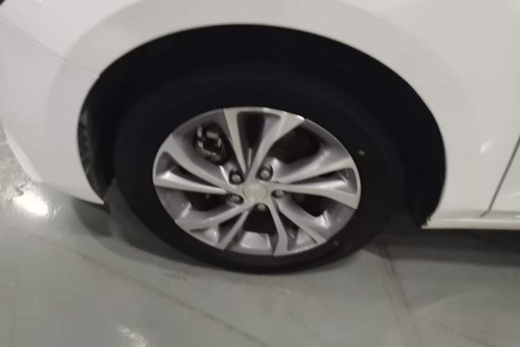 Used Buick Verano 2023 Pro Enjoyment Edition Left Front Wheel Hub
