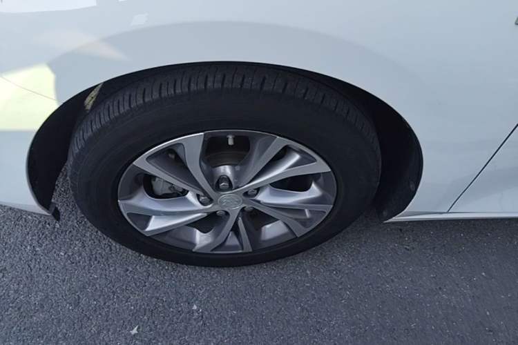 Used Buick Verano 2023 Pro Enjoyment Edition Left Front Wheel Hub