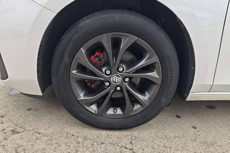 Used Buick Verano 2023 Pro GS Hunter Wind Edition Left Front Wheel Hub