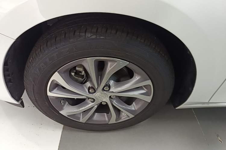 Used Buick Verano 2023 Pro Enjoyment Edition Left Front Wheel Hub