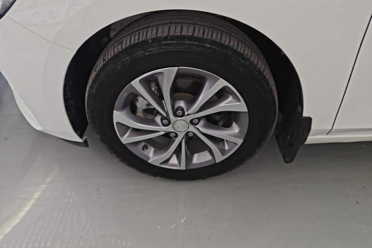 Used Buick Verano 2023 Pro Enjoyment Edition Left Front Wheel Hub