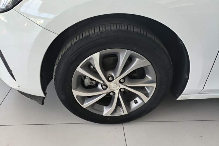 Used Buick Verano 2023 Pro Enjoyment Edition Left Front Wheel Hub