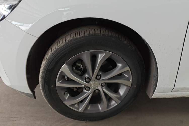 Used Buick Verano 2023 Pro Enjoyment Edition Left Front Wheel Hub