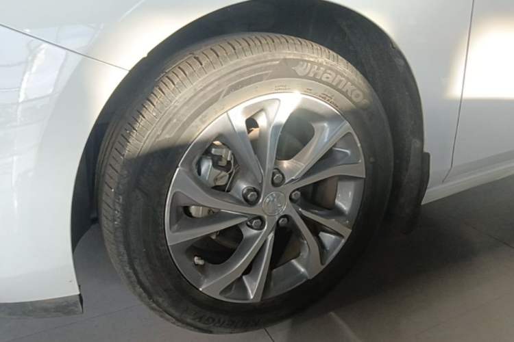 Used Buick Verano 2023 Pro Enjoyment Edition Left Front Wheel Hub