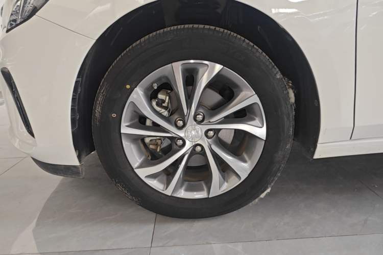 Used Buick Verano 2023 Pro Enjoyment Edition Left Front Wheel Hub