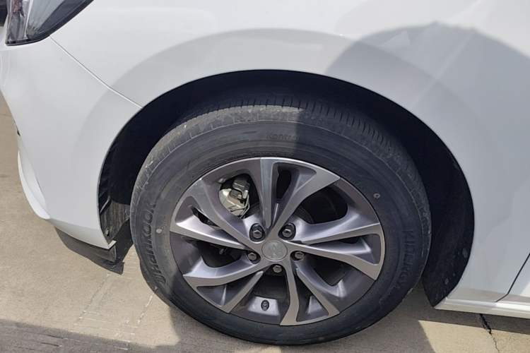 Used Buick Verano 2023 Pro Enjoyment Edition Left Front Wheel Hub
